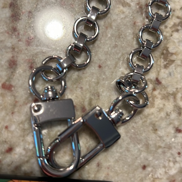Quicksilver Crossbody Phone Chain - Picture 8 of 13
